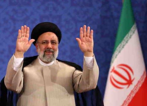 رئيس إيران يعلن فشل محاولات أمريكا بتكرار انتفاضات الربيع العربي ببلاده