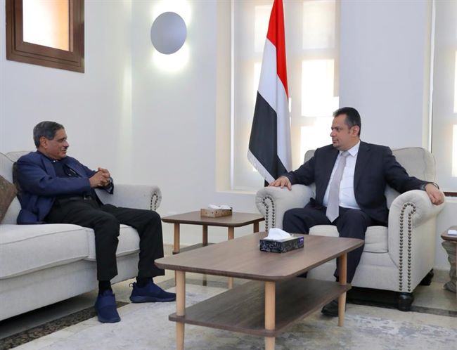 المحافظ البحسني يبحث مع رئيس الوزراء اليمني الخطوات العملية لإنشاء محطة 100 ميجاوات بساحل حضرموت