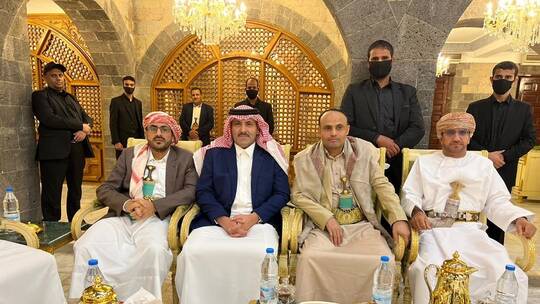 سفير السعودية باليمن ال جابر يعلن هدف زيارته للعاصمة صنعاء ولقاء مسؤولين حوثيين