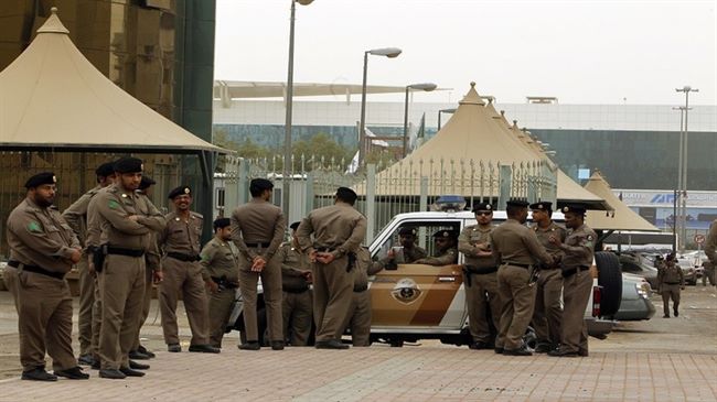 تفاصيل حادثة سرقة حقيبة مليئة بالذهب من مركبة يقودها يمني بجدة السعودية