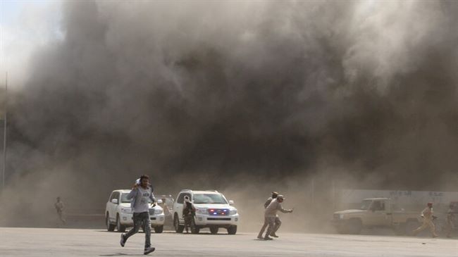 مصادر اعلامية يمنية تكشف اسماء مسؤولين يمنيين قتلوا وجرحوا بانفجارات مطار عدن